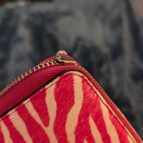Michael Kors Calf Hair Hot Pink Zebra Continental Wallet Wristlet MISSING PULL - Picture 4 of 7